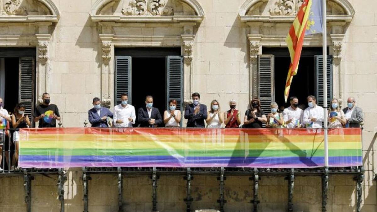 Alicante inicia la Semana del Orgullo con el plantón de dos de las principales entidades LGTBI
