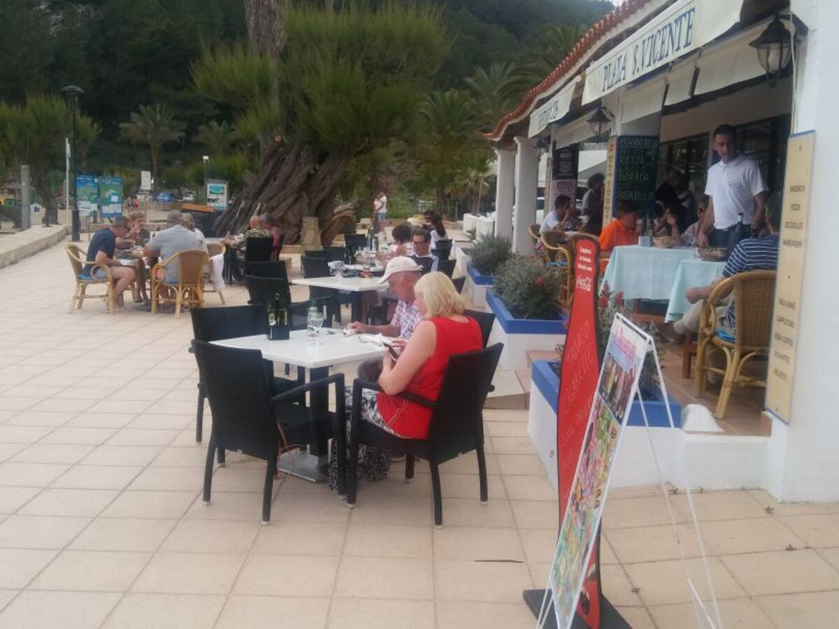 Verónica Juan: "Cerrar la restauración más tarde minimizará los botellones y las fiestas privadas"