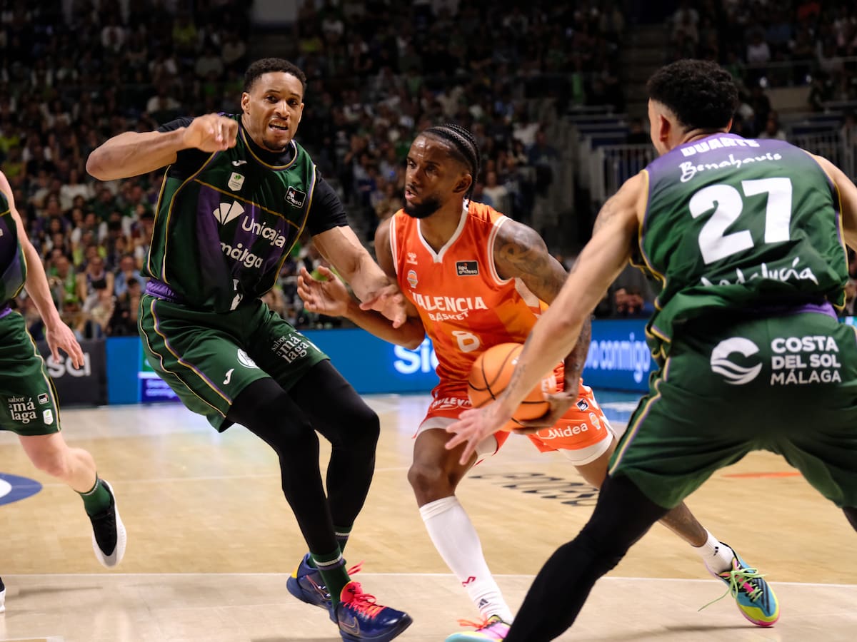 El Unicaja lo intentó ante el Valencia, pero se encontró a un Montero estelar (89-96)