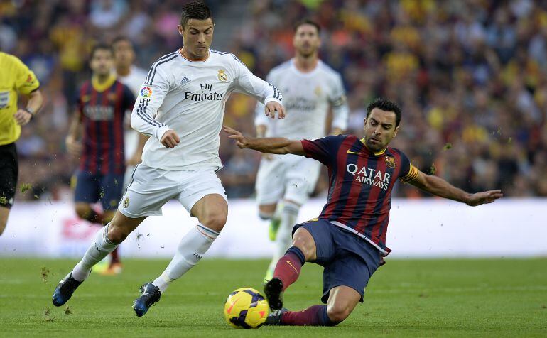 Xavi y Cristiano, en un Clásico de la Liga