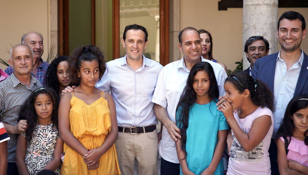 El presidente de la Diputación de Valladolid, Conrado Íscar, participa en la recepción de bienvenida a los niños saharauis que participan en el programa Vacaciones en Paz en la provincia de Valladolid
