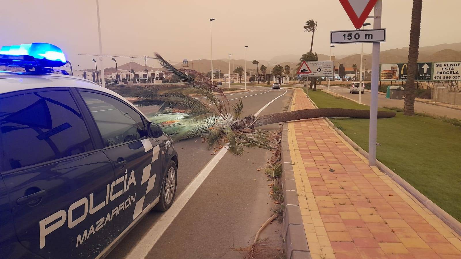 El viento y la lluvia ocasionan incidentes en MazarrónPOL