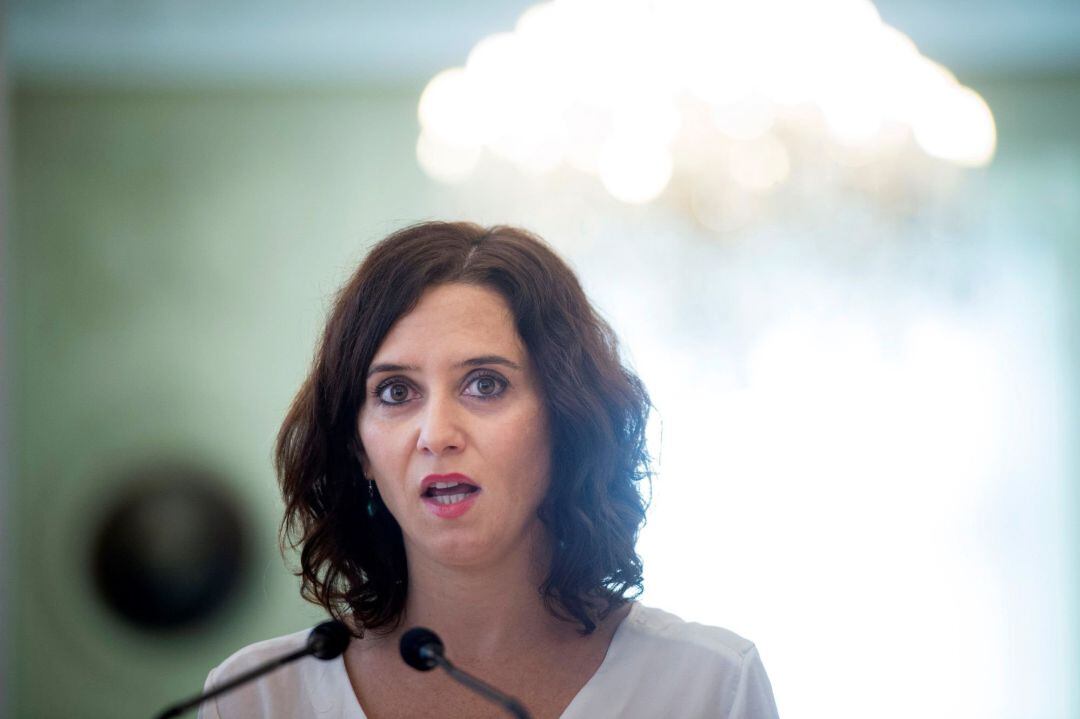 La presidenta de la Comunidad de Madrid, Isabel Díaz Ayuso, en rueda de prensa tras el primer encuentro mantenido con el alcalde de Madrid, José Luis Martínez-Almeida, para fomentar la colaboración entre ambas administraciones en materias como vivienda, Madrid Nuevo Norte, movilidad, medio ambiente o fiscalidad, este miércoles en la sede de la Comunidad. 