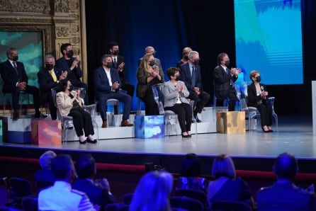 Las Medallas de Oro de Canarias junto a las tres Premios Canarias 2021 sobre el escenario del Teatro Guimerá de Santa Cruz de Tenerife