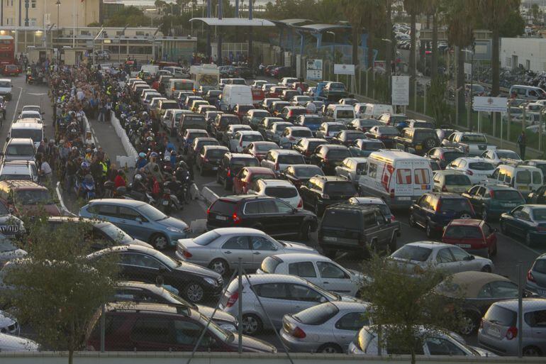 Colas para salir de Gibraltar