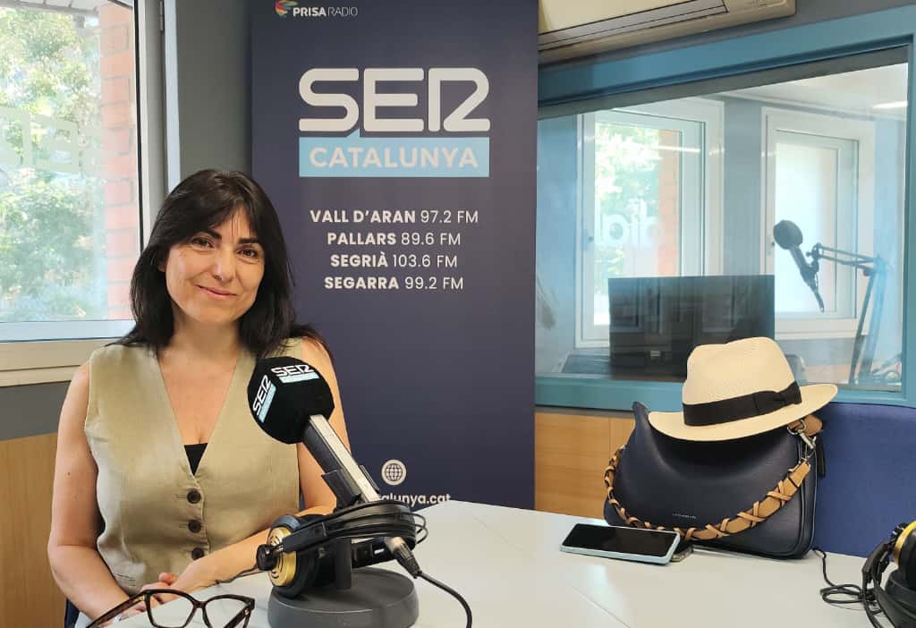 Montserrat Rocaginé, durant la seva participació al programa &quot;Empresaris&quot; de Ràdio Lleida-SER Catalunya.