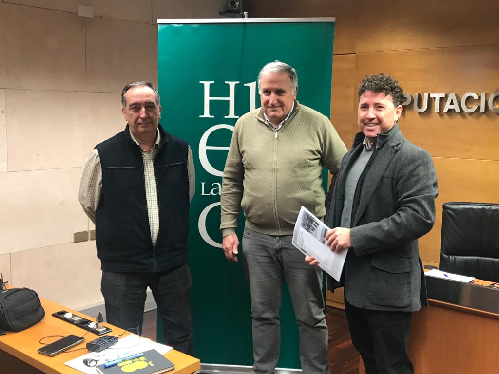 Juan Castiella, Alberto Solanes y Fernando Blasco, en la presentación del estudio sobre el cielo de la provincia de Huesca