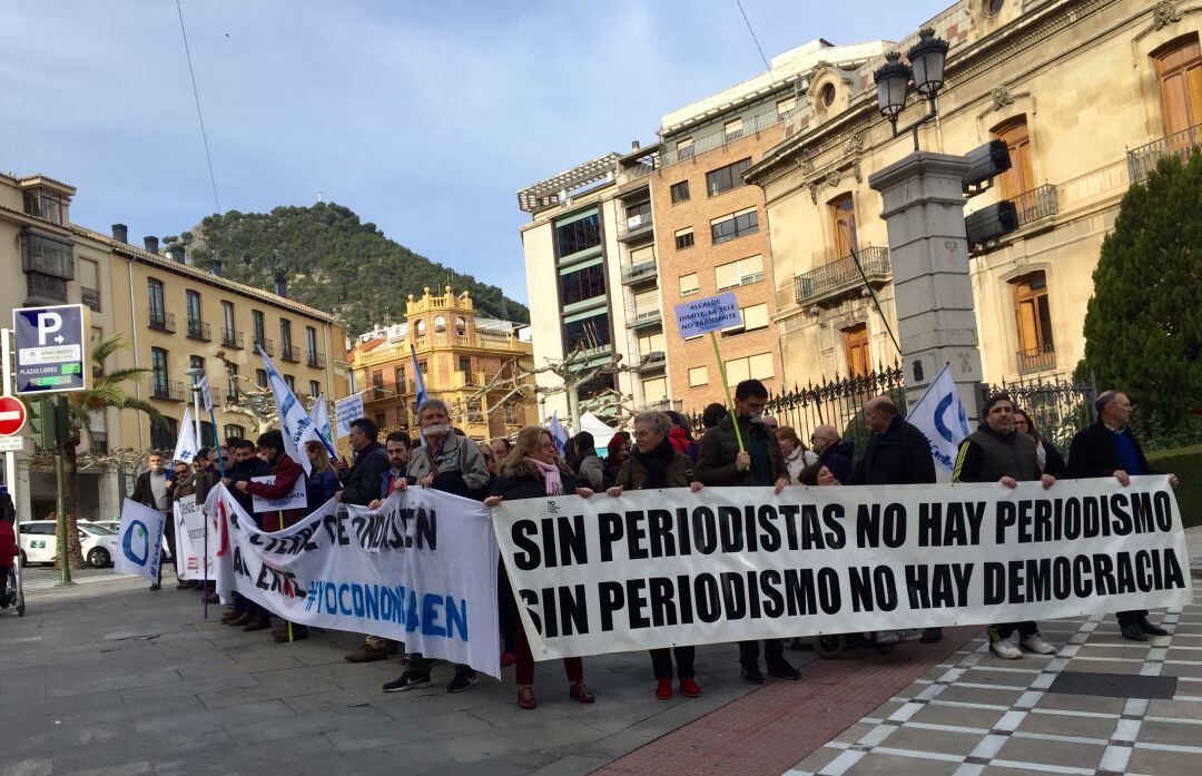 Los 52 trabajadores de Onda Jaén se encuentran en el limbo desde que se produjera el incendio en las instalaciones de la Radio Televisión Municipal en agosto de 2019