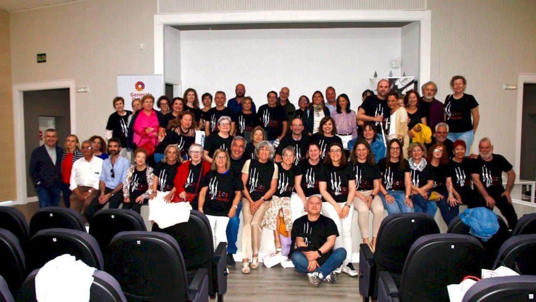 Foto de grupo del club de lectura de novela negra de Las Casas Ahorcadas de Cuenca.