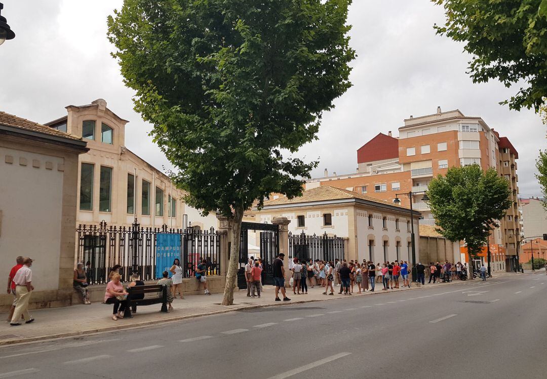 Imagen del lunes de la semana pasada cuando se empezó a vacunar a los jóvenes de 15 a 20 años