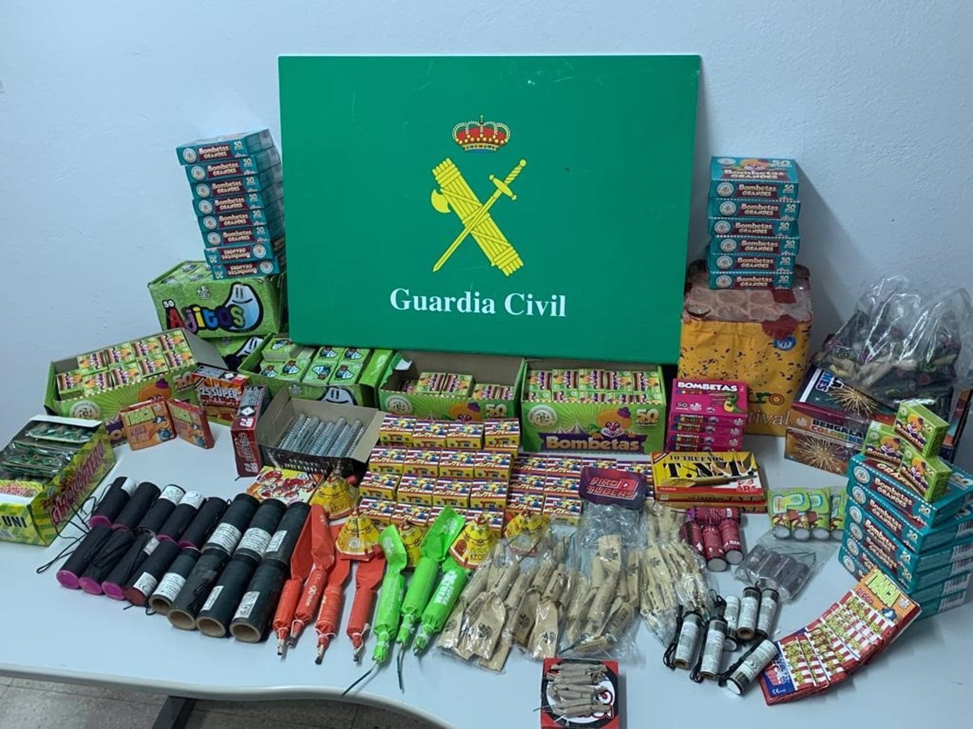 Petardos y material pirotécnico incautado por la Guardia Civil en la provincia de Cádiz / Guardia Civil