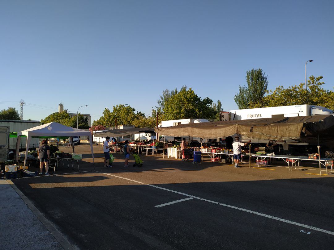 A primeras horas de la mañana había colas y distancia social