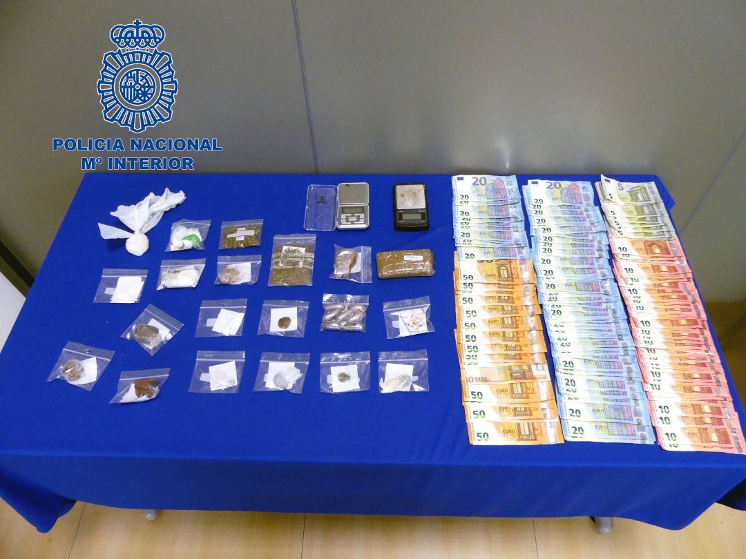 Dinero y droga incautada en la operación 