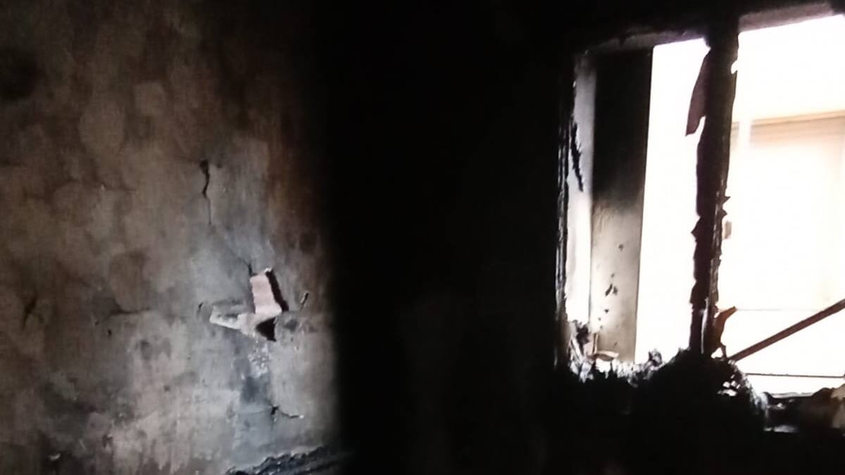 Los bomberos sofocan un incendio en una vivienda de Binéfar