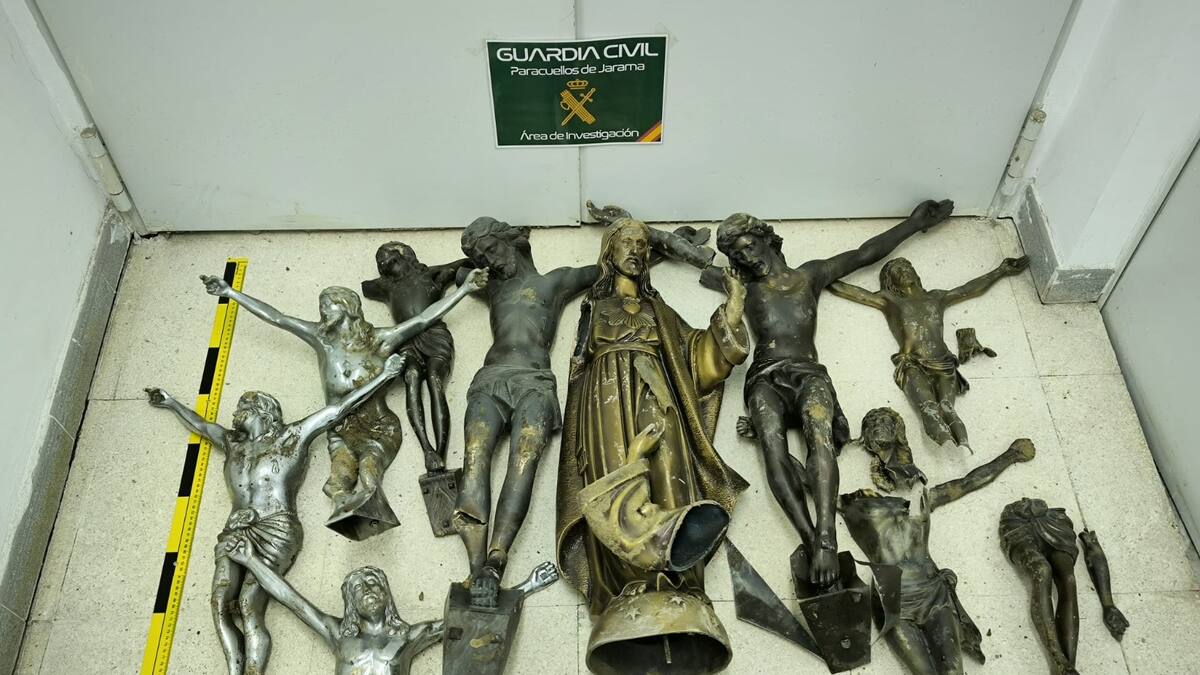 Tres detenidos en Paracuellos de Jarama por robar 10 crucifijos de las tumbas del cementerio