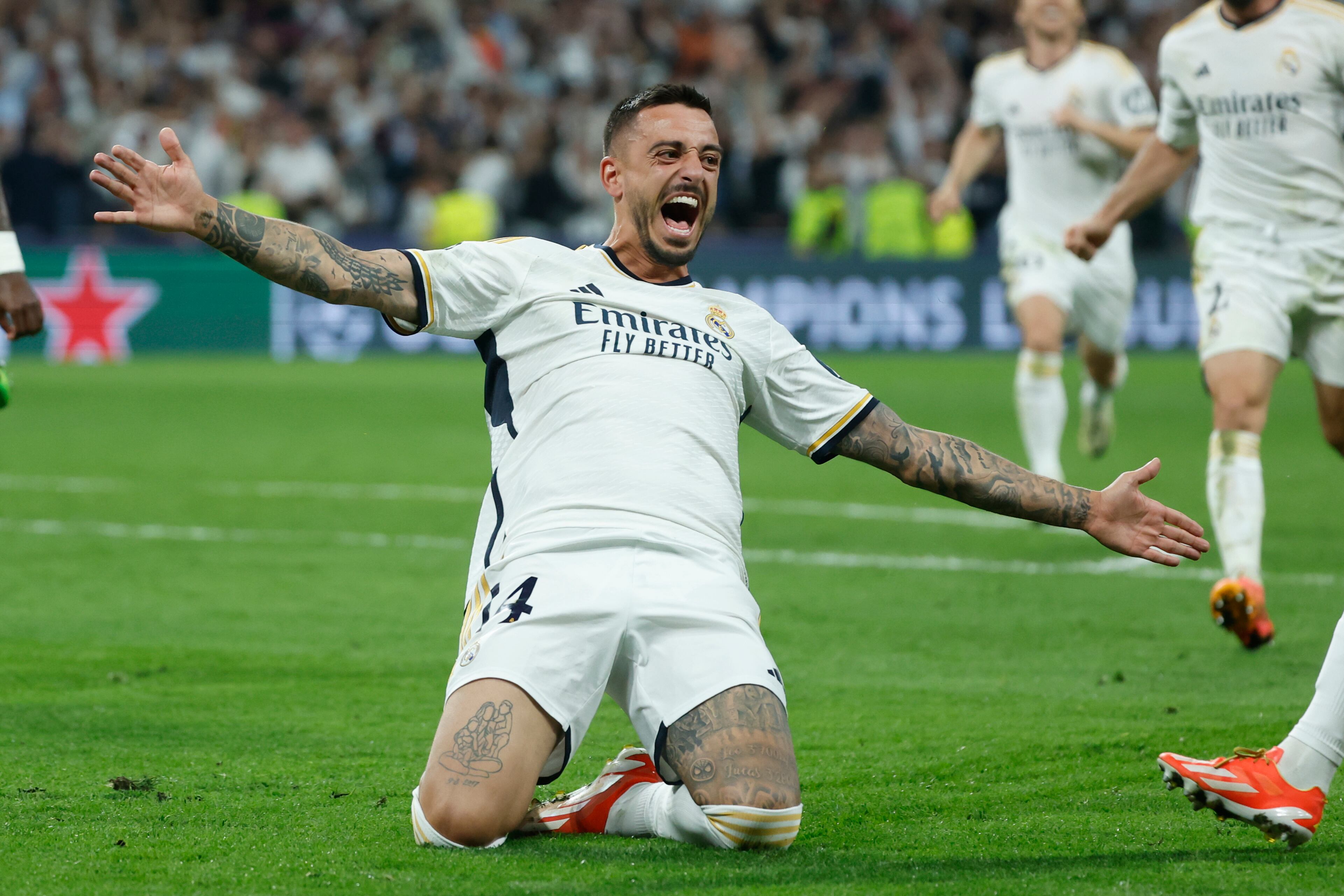 MADRID, 08/05/2024.- El delantero del Real Madrid Joselu celebra su segundo gol durante el encuentro correspondiente a la vuelta de las semifinales de la Liga de Campeones que Real Madrid y Bayern de Múnich disputan hoy miércoles en el estadio Santiago Bernabéu, en Madrid. EFE/JUANJO MARTIN
