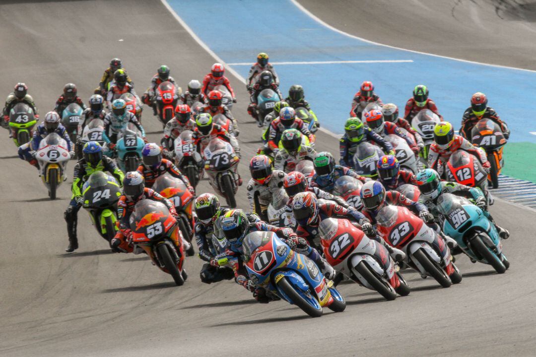 Salida de la carrera de Moto 3 el pasado año en el Circuito de Jerez 