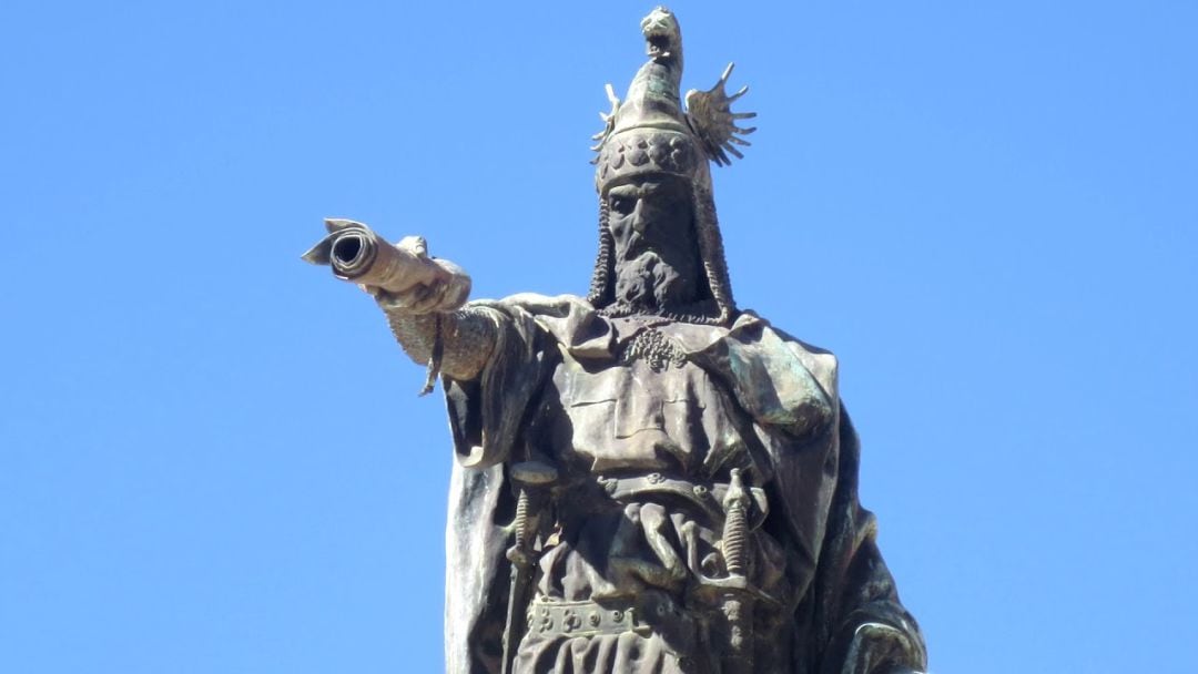 Imagen de la estatua de Jaume I en la Avenida homónima de la ciudad de Castelló de la Plana