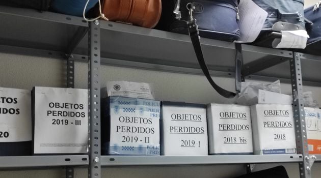 Imagen de las cajas amontonadas en el almacén