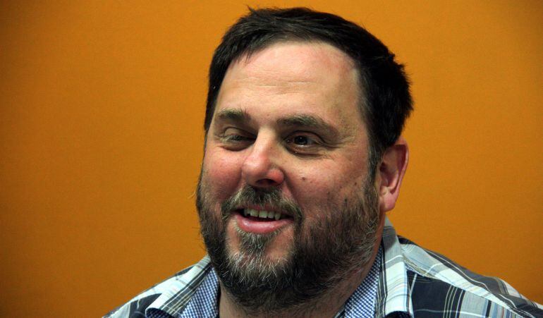 Primer pla del president d'ERC, Oriol Junqueras, durant la reunió de l'exeuctiva del partit per analitzar els resultats del 20-D