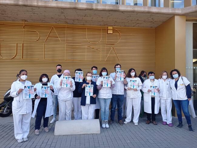 Sanitarios de Lorca Sutullena se concentran para exigir más refuerzos