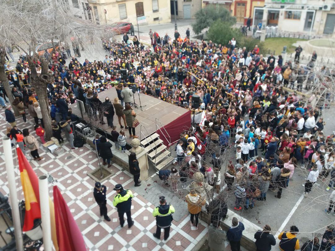 Vista del acto desde el Ayuntamiento