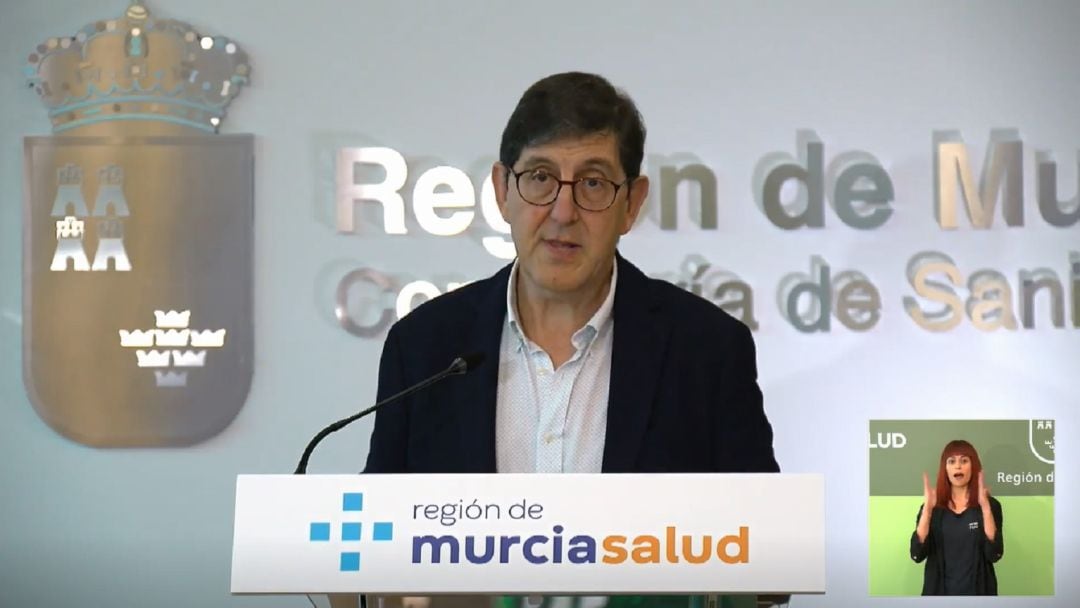 El consejero de Salud, Manuel Villegas, durante la rueda de prensa de este martes, 31 de marzo