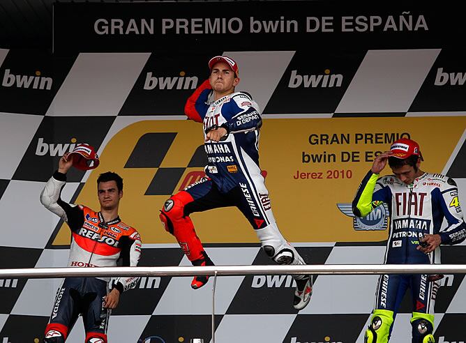 Jorge Lorenzo celebra su triunfo en el podio