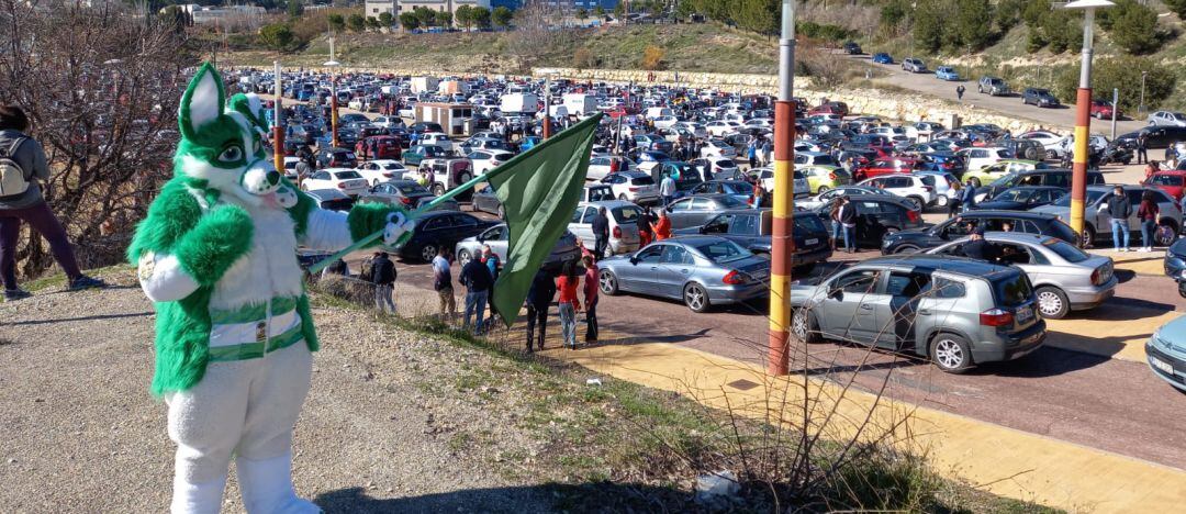 Asistentes a la manifestación en vehículos de este domingo.