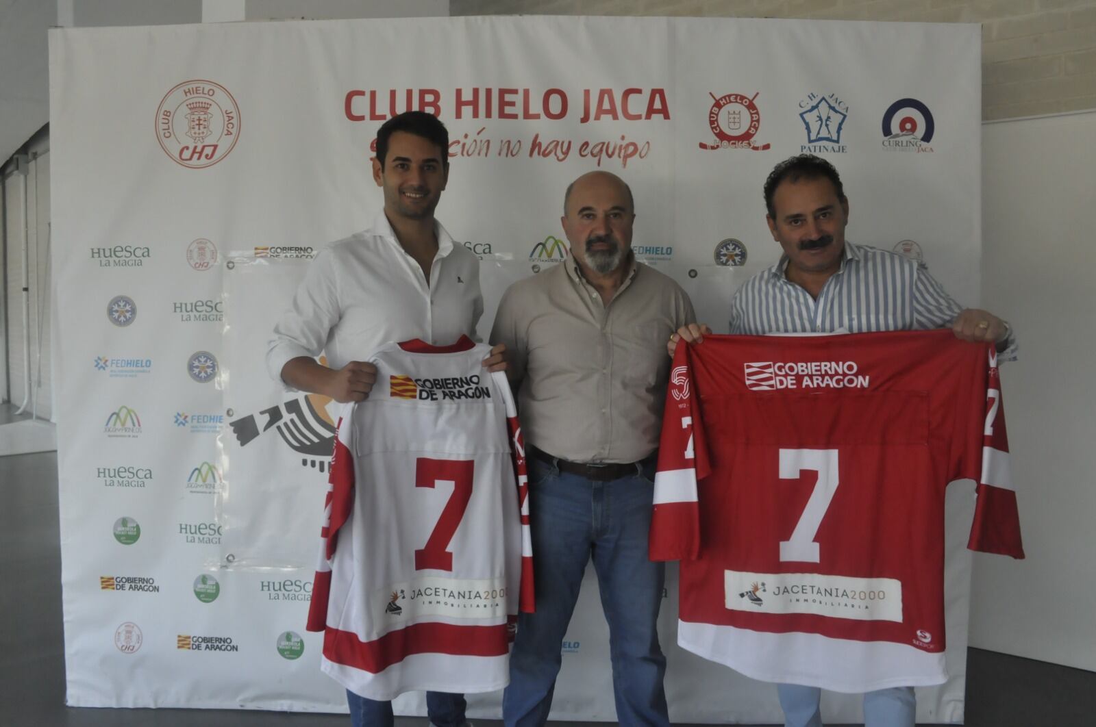 Sergio Sánchez, José Antonio Betrán y Javier Sánchez en la presentación del patrocinio deportivo