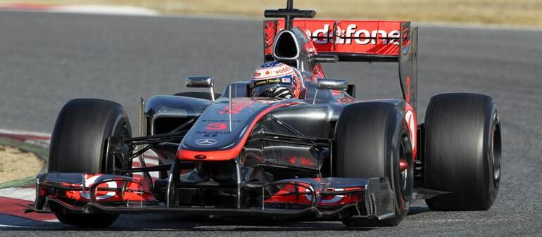 El piloto británico de la escudería McLaren rueda en los entrenamientos oficiales que se celebran en el Circuit de Cataluña, en Montmeló