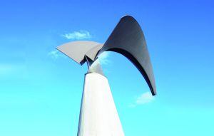 Vista del Puente 9 d&#039;Octubre que cruza el antiguo cauce del río Turia en Valencia