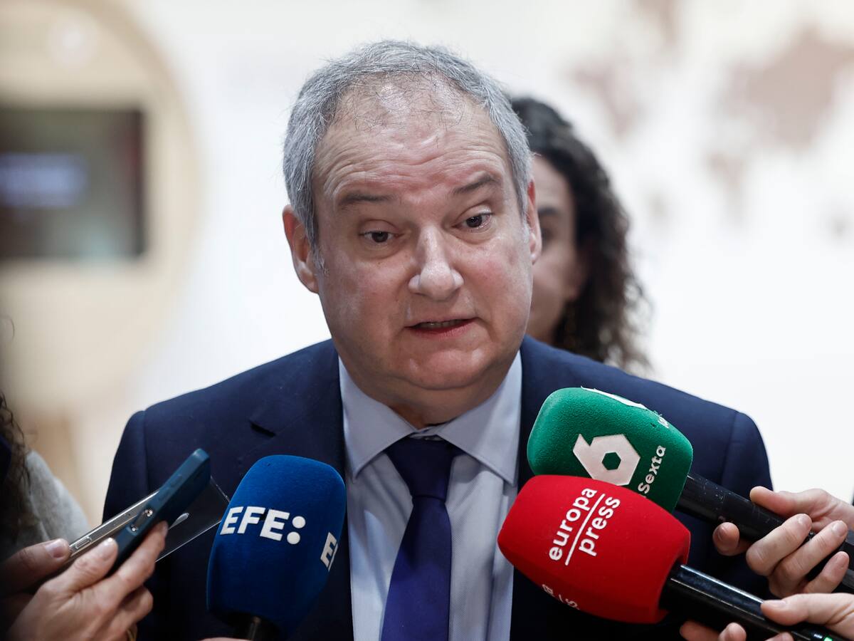 Hereu garantiza apoyo del Gobierno a Tubos Reunidos para “defender la capacidad productiva y el empleo”