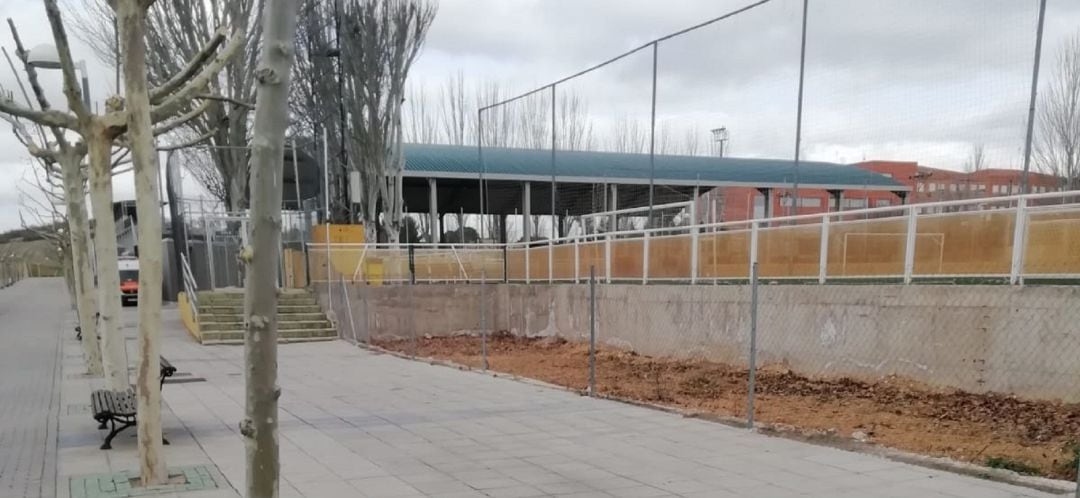 Gradas del campo sur del Polideportivo Municipal