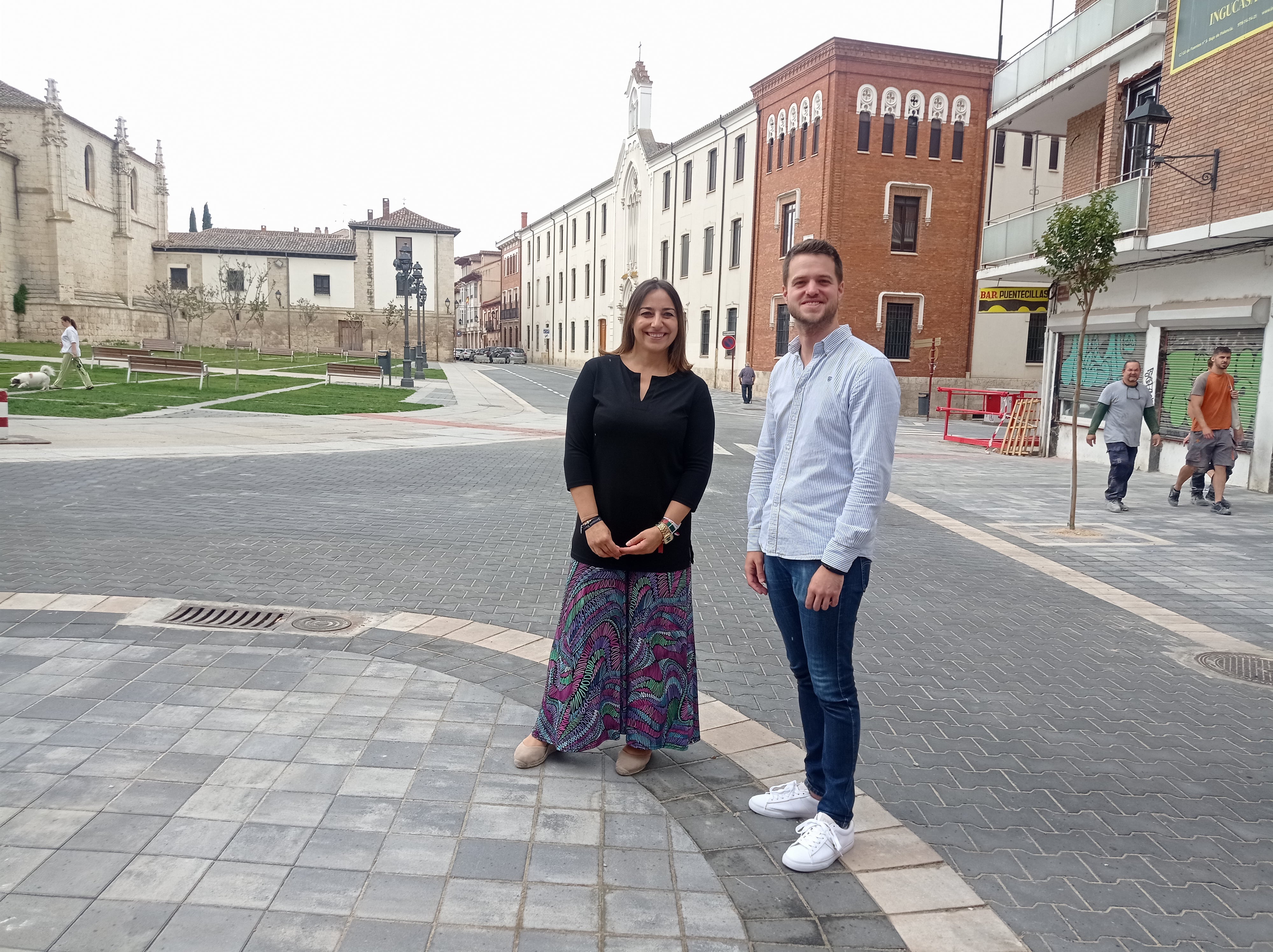 Miriam Andrés y Álvaro Bilbao visitan las obras de la calle Mayor Antigua