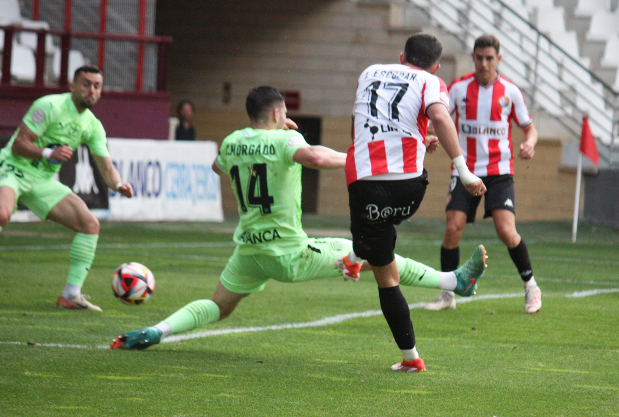 Jordi Escobar dispara a portería para anotar el 2-1 definitivo / SD Logroñés