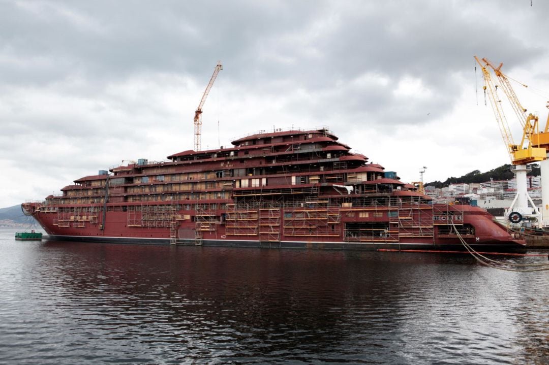 El crucero de lujo Evrima que se está construyendo en el astillero Barreras de Vigo. 