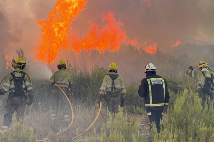 Consorci Provincial de Bombers de Castelló apagando un incendio