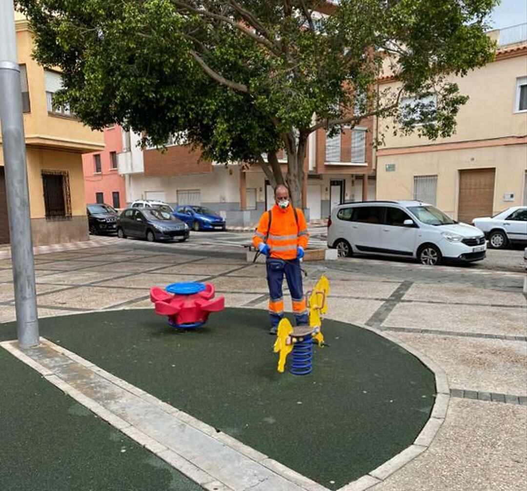 Desinfección de zonas infantiles en Tavernes 