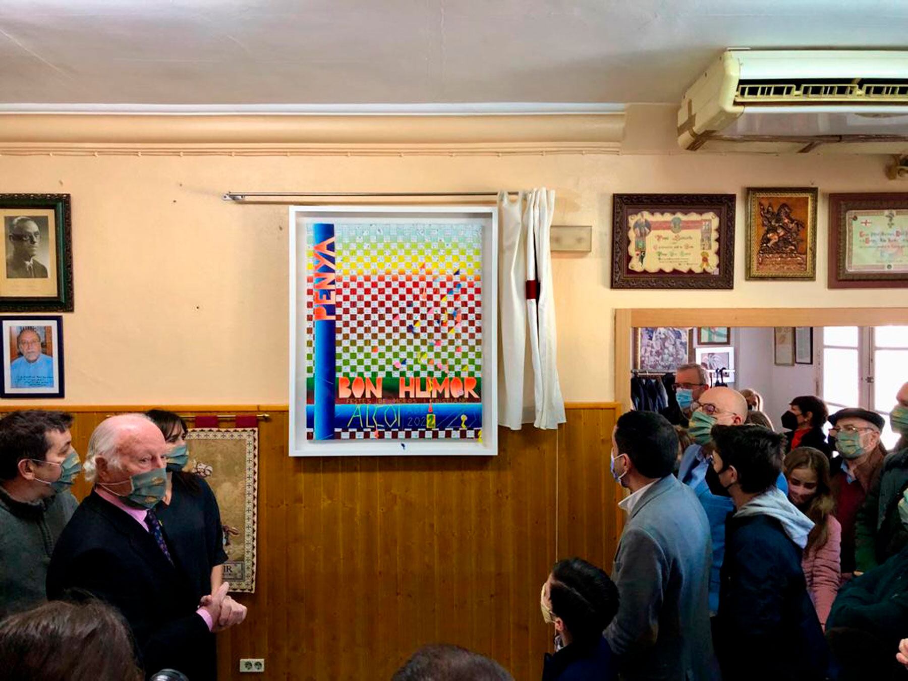 Instantes después de descubrir el cartel de la Penya Bon Humor