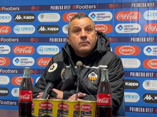 Sergi Escobar en la rueda de prensa tras el partido ante el Alcoyano