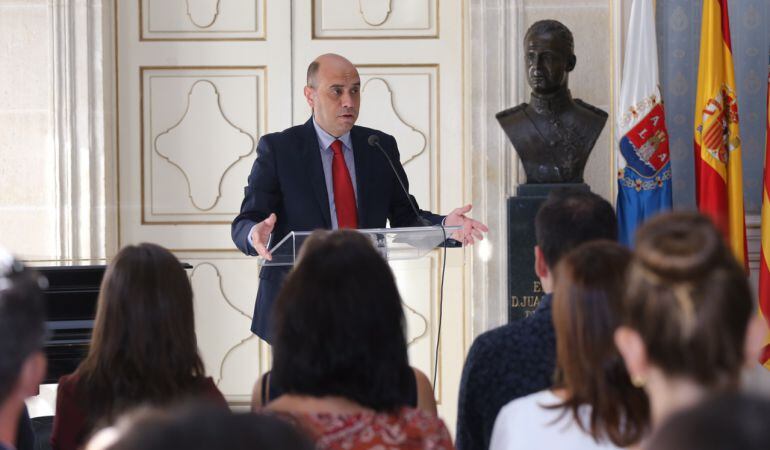 El alcalde Echávarri durante un acto en el consistorio