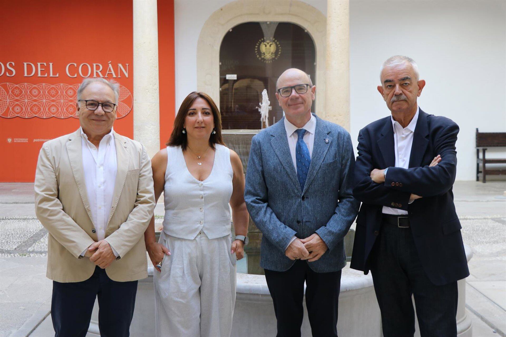 Los coordinadores del V Centenario de la UGR, Rafael López Guzmán, y Francisco Sánchez-Montes González, a la izquierda y la derecha en la imagen, con el rector, Pedro Mercado, y la vicerrectora de Extensión Universitaria, Marga Sánchez RomeroPOLITICA ANDALUCÍA ESPAÑA EUROPA GRANADA AUTONOMÍAS
UGR