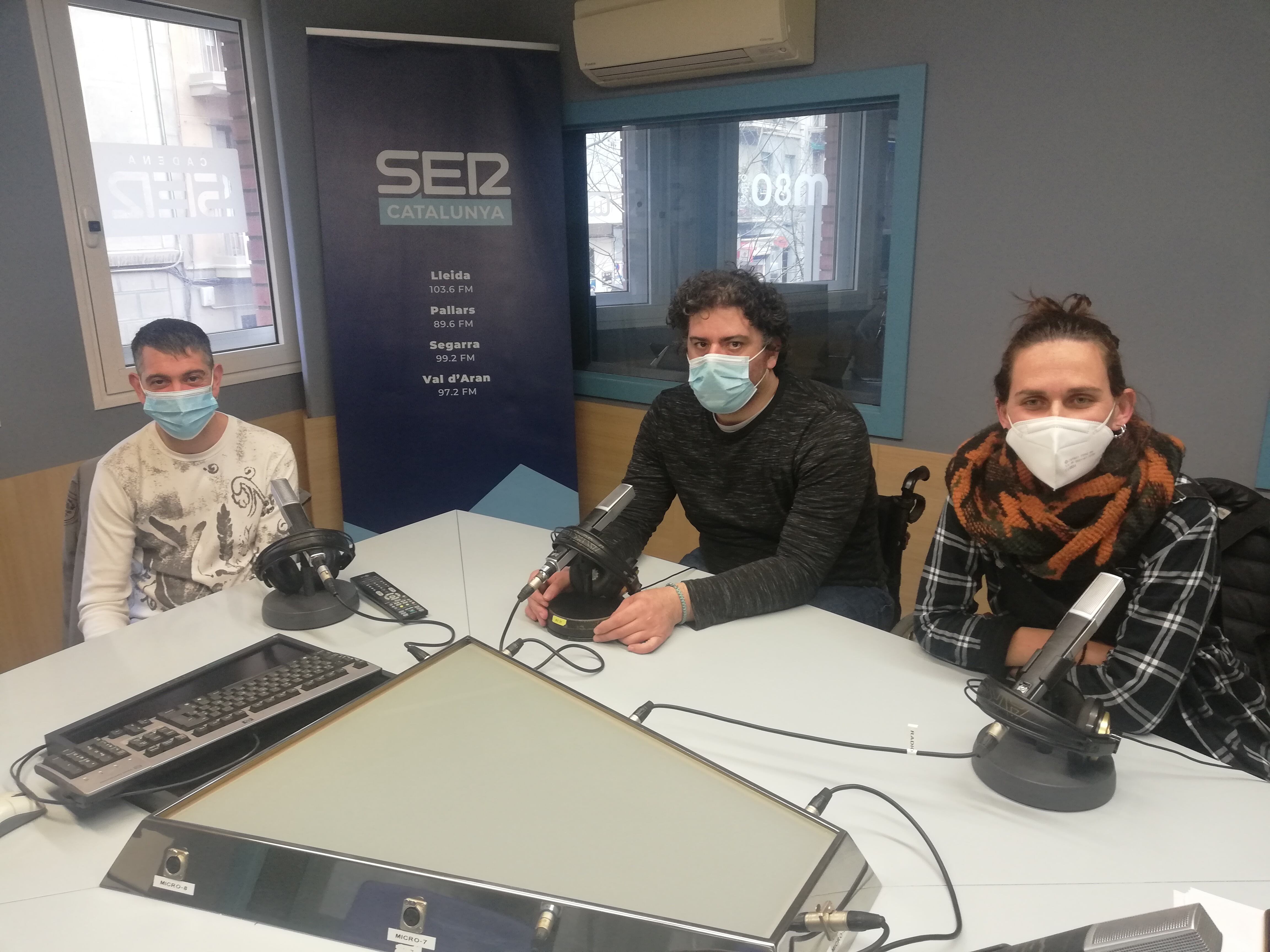 Participen al taller de teatre. Amb la tècnica del centre de dia, Sílvia Pastells.