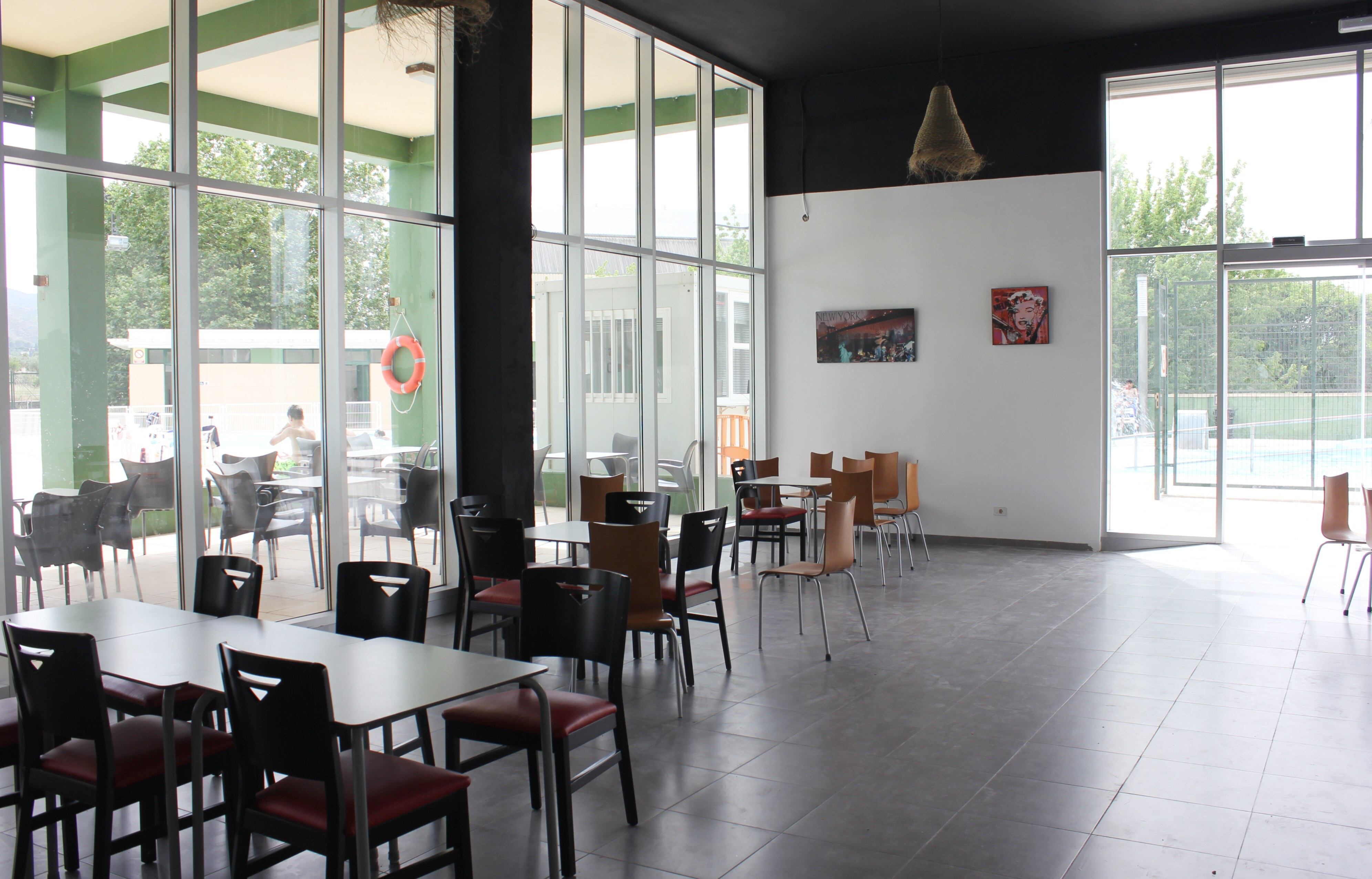 La nova imatge del bar del poliesportiu d'Ontinyent