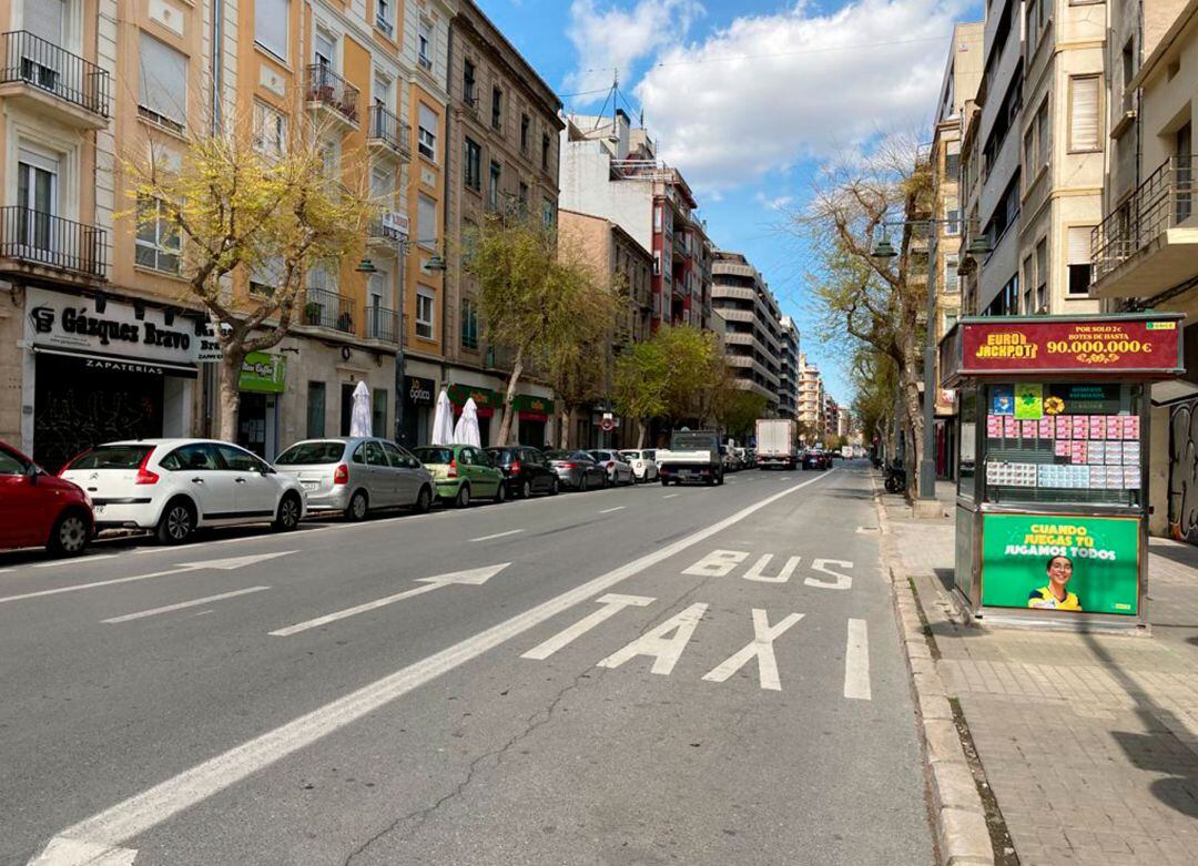 Vehículos estacionados en la Alameda Camilo Sesto