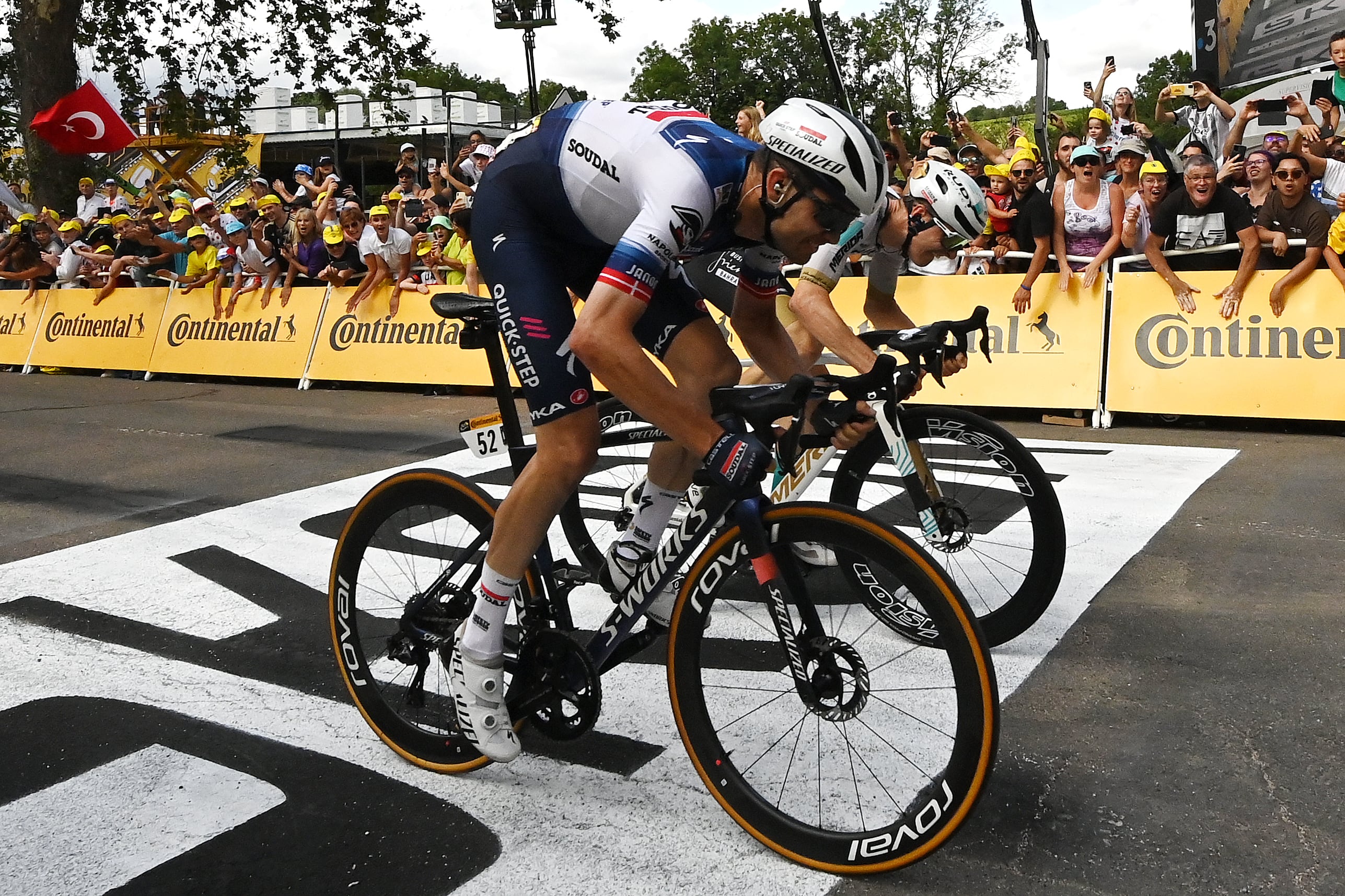 Mohoric gana en la &#039;foto finish&#039; la etapa más rápida del Tour. (David Ramos/Getty Images)