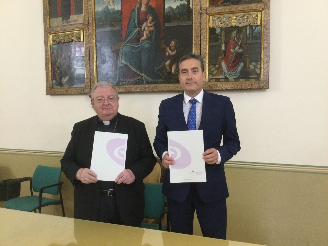 Firma del convenio entre la Fundación VII Centenario de la Catedral de Palencia y la Asociación de Empresarios de Hotelería de Palencia