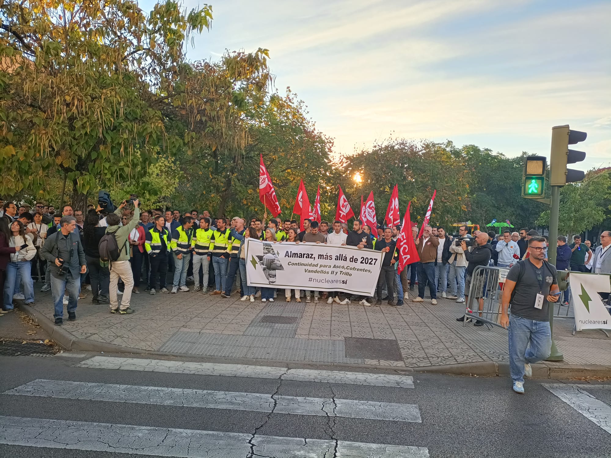 Concentración de los trabajadores de la Central Nuclear de Almaraz en Cáceres, pidiendo la continuidad de la planta