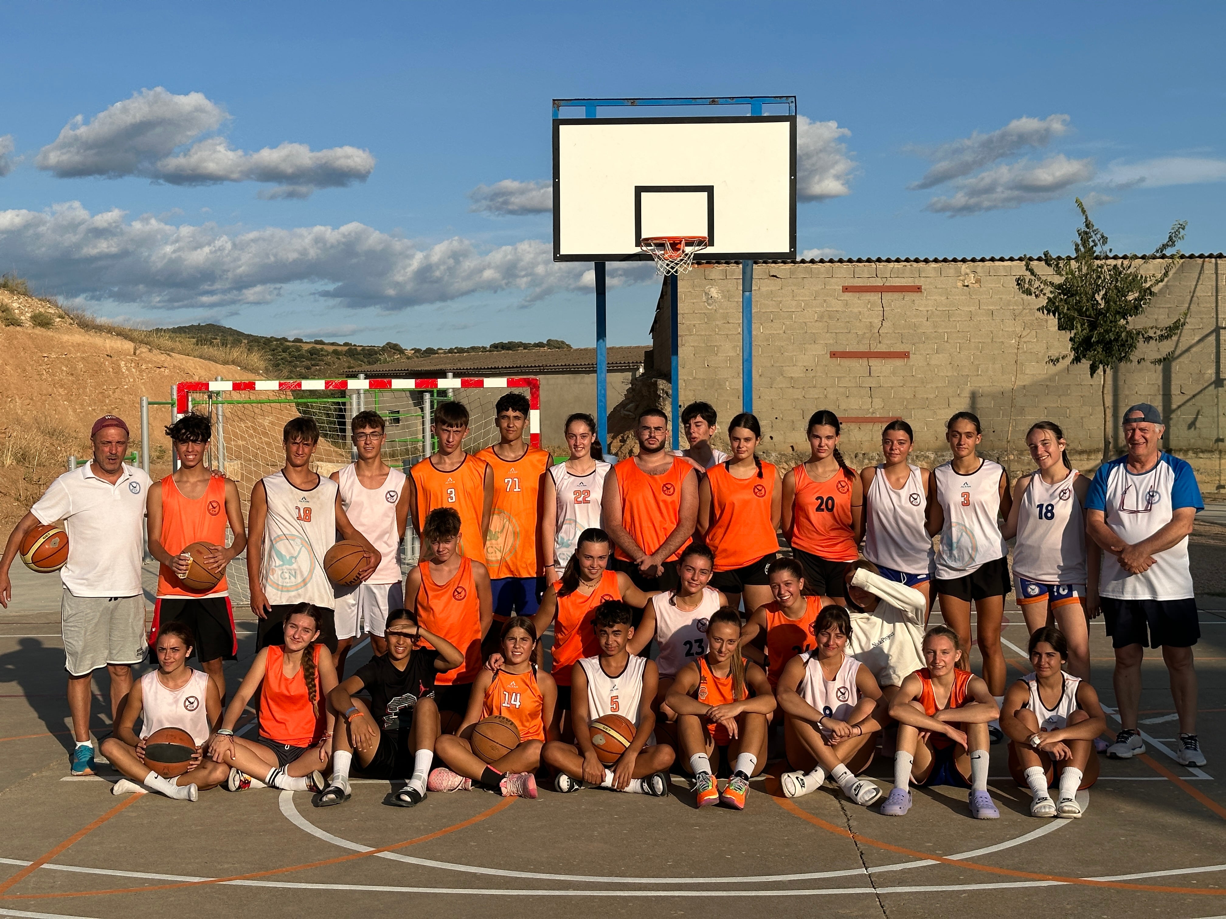 Clubes de baloncesto catalanes hacen la pretemporada en Fonz